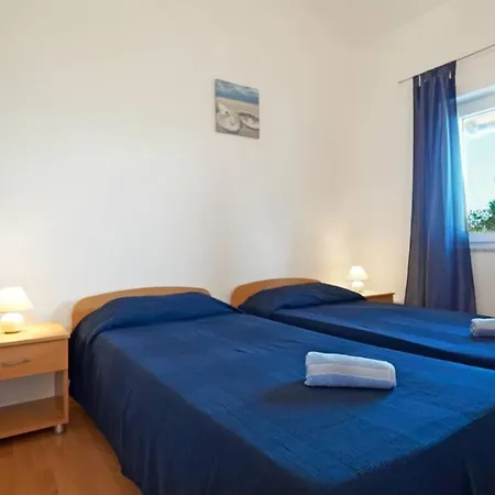 בית נופש Holiday House Zugan Kaštelir