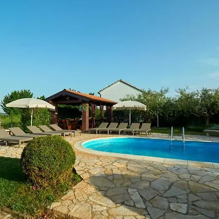 Holiday House Zugan בית נופש