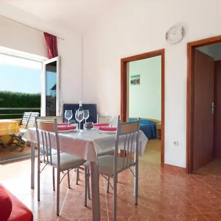 בית נופש Holiday House Zugan Kaštelir