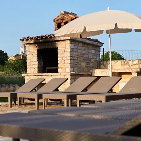 Holiday House Zugan 度假居 Kaštelir