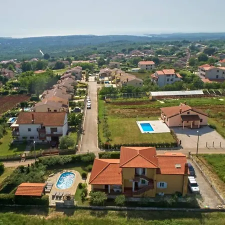 Holiday House Zugan בית נופש