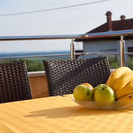 Holiday House Zugan 度假居 Kaštelir