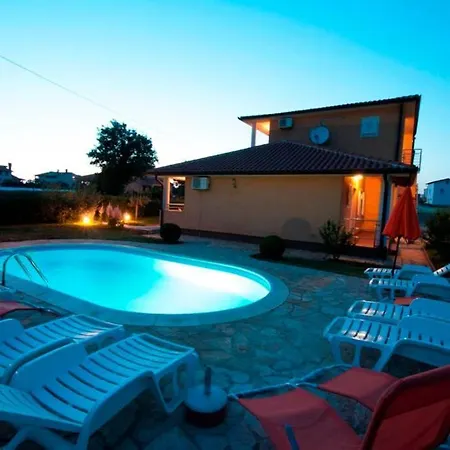 בית נופש Holiday House Zugan *