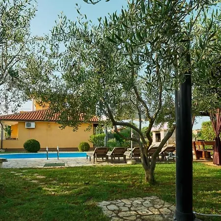 Holiday House Zugan 度假居