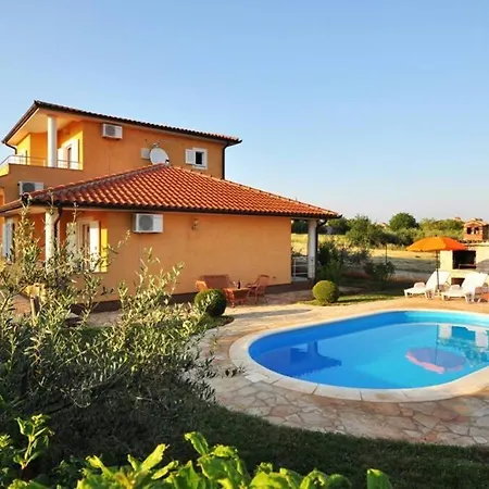 Holiday House Zugan בית נופש Kaštelir
