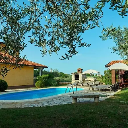 בית נופש Holiday House Zugan Kaštelir